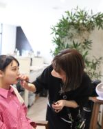 本日は成人式の前撮りプランをさせて頂いておりました👘

trico hairにて着付けとヘアメイクをさせて頂き、
氏神様である星神社と、庄内緑地公園でのロケ撮影📸

お天気も良くいい時間帯での撮影もできたようでした！

仕上がりも楽しみです！

こちらのお客様のお召しのお着物は、なんとママ振りなんですよね‼️最近お母様のをお召しになる方も増えてきており、これはお母様も嬉しいですね‼️

成人式当日も楽しみに致しております！
宜しくお願い致します🙇‍♀️🙇‍♂️

ありがとうございました‼️

#成人式前撮り
#ロケ撮影
#星神社
#庄内緑地公園
#tricohair
#トリコヘアー
#utocahair&spa
#上小田井美容室